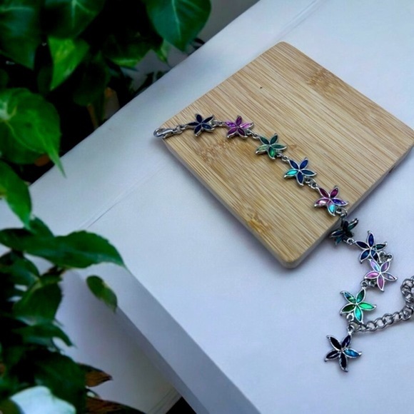 SUPER CUTE ENAMEL STARFISH SILVER-TONE BRACELET - Picture 2 of 3